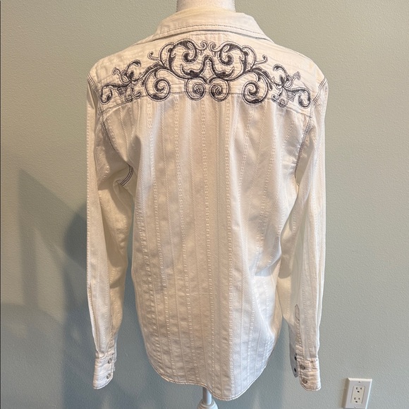 Women’s white WESTERN Button-Up Shirt with Black Embroidery - Picture 8 of 11